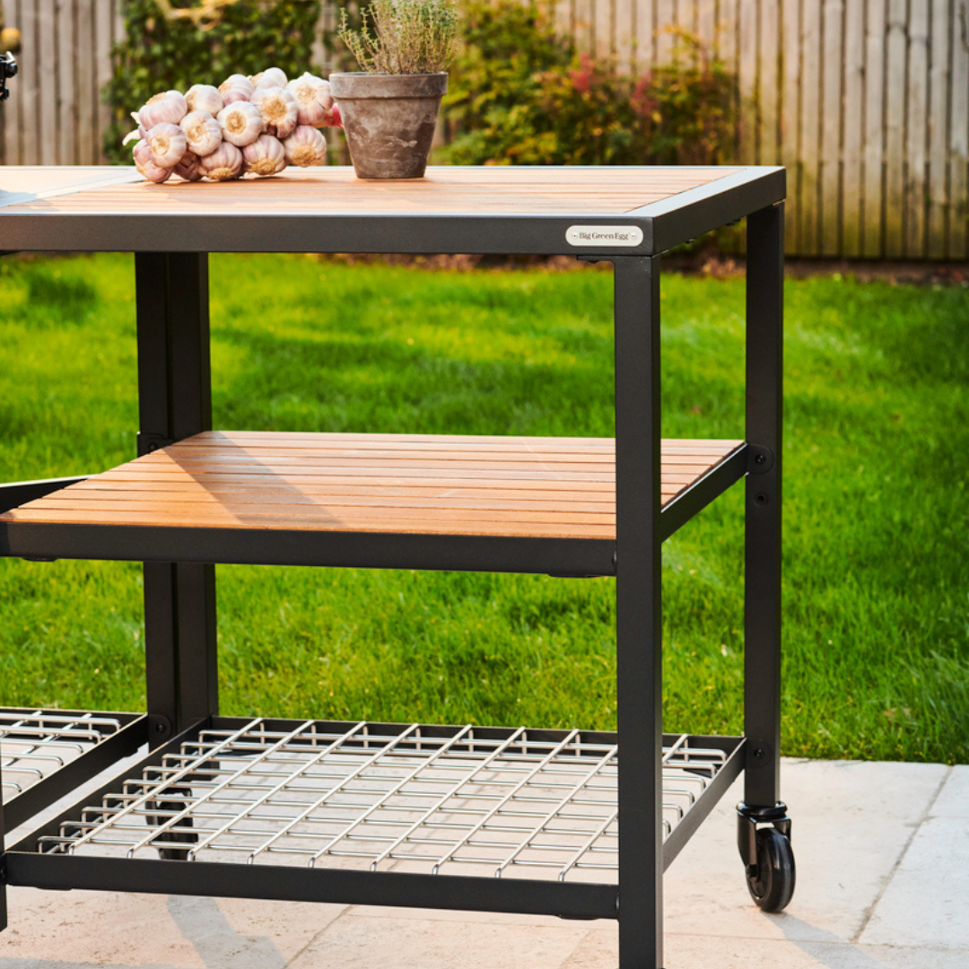 Large EGG on modular table and 2 units with 3 shelves